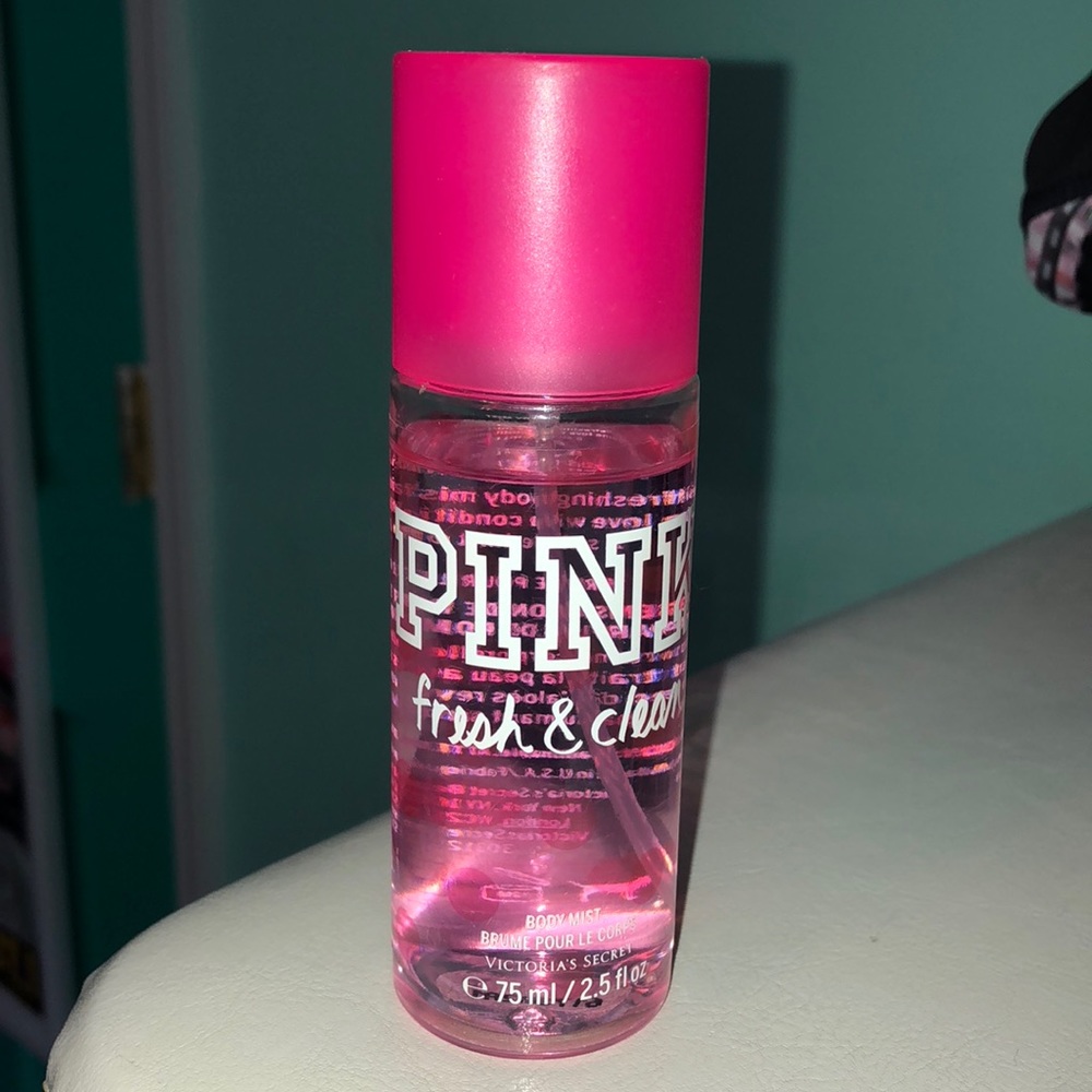 Pink fresh and clean fragrance mist